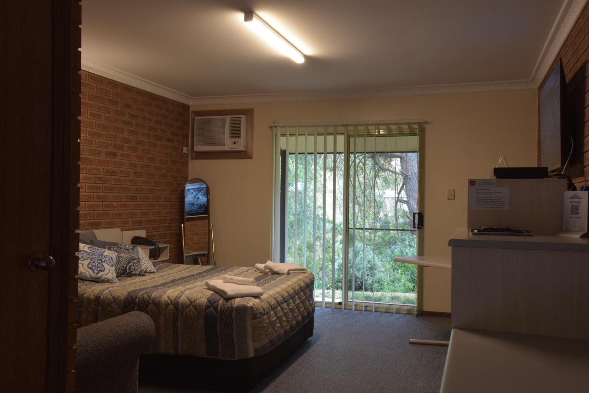 Burra Motor Inn Екстериор снимка
