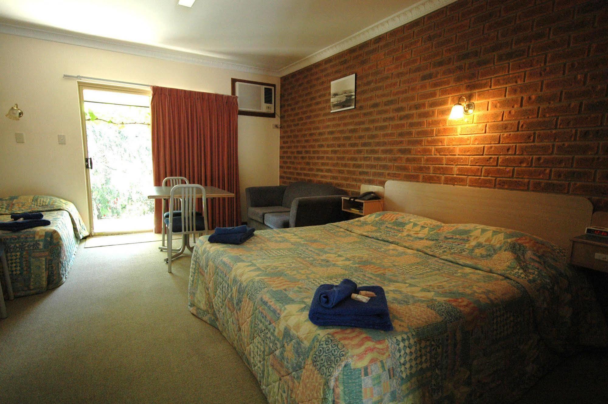 Burra Motor Inn Стая снимка